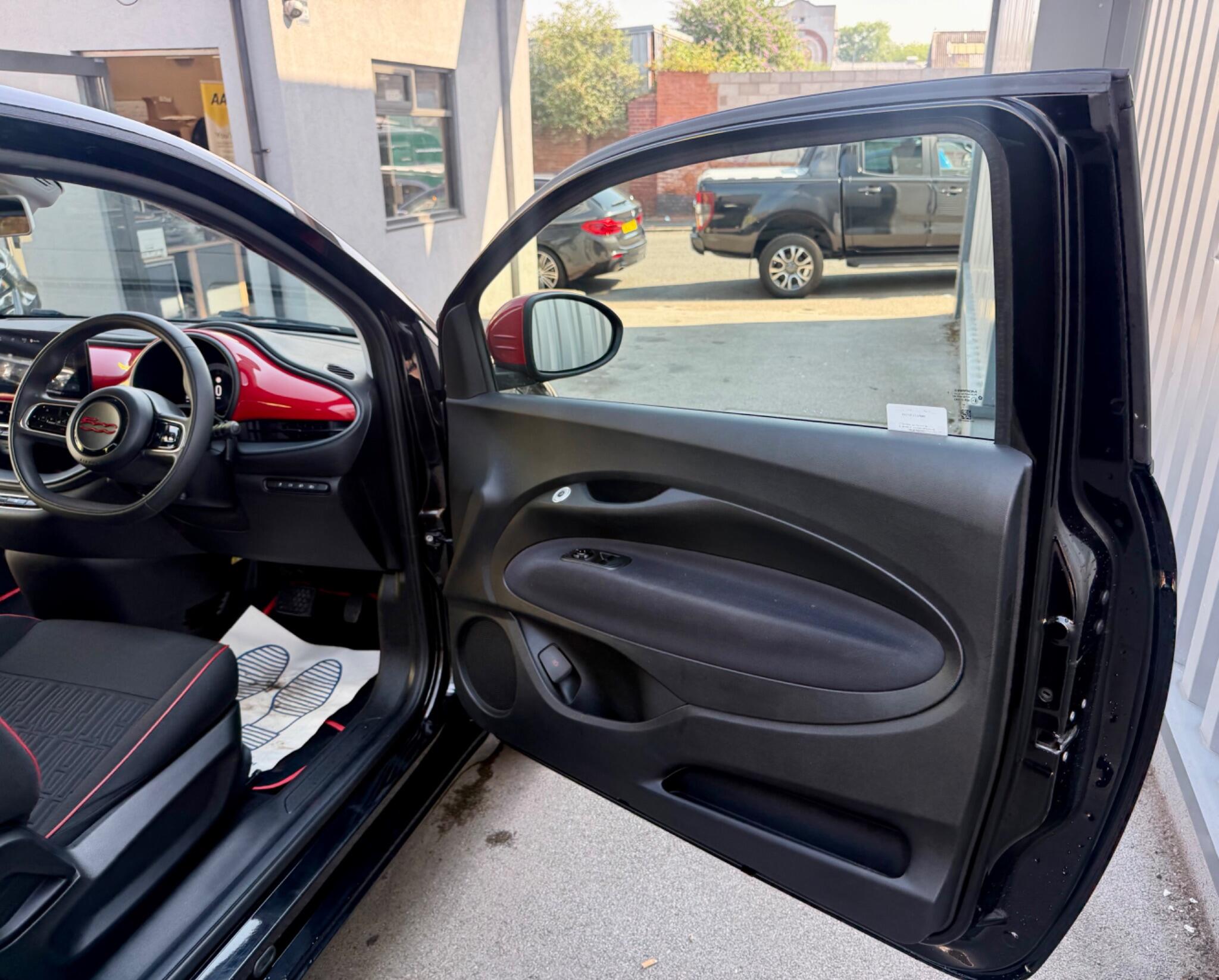 Fiat 500e view 14