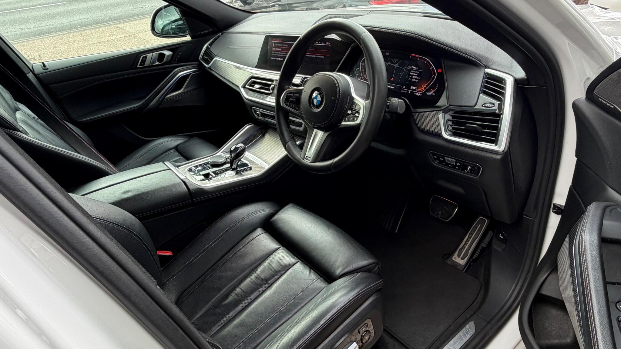 BMW X6 view 22