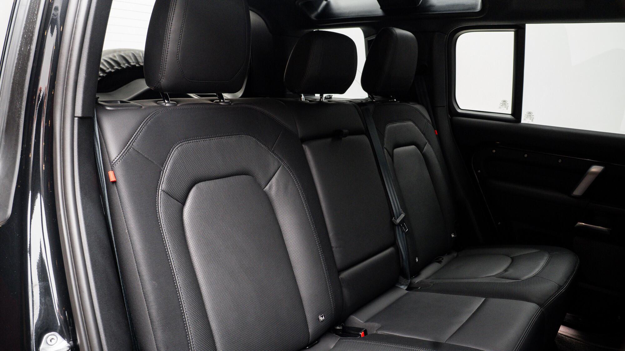 Land Rover Defender view 19