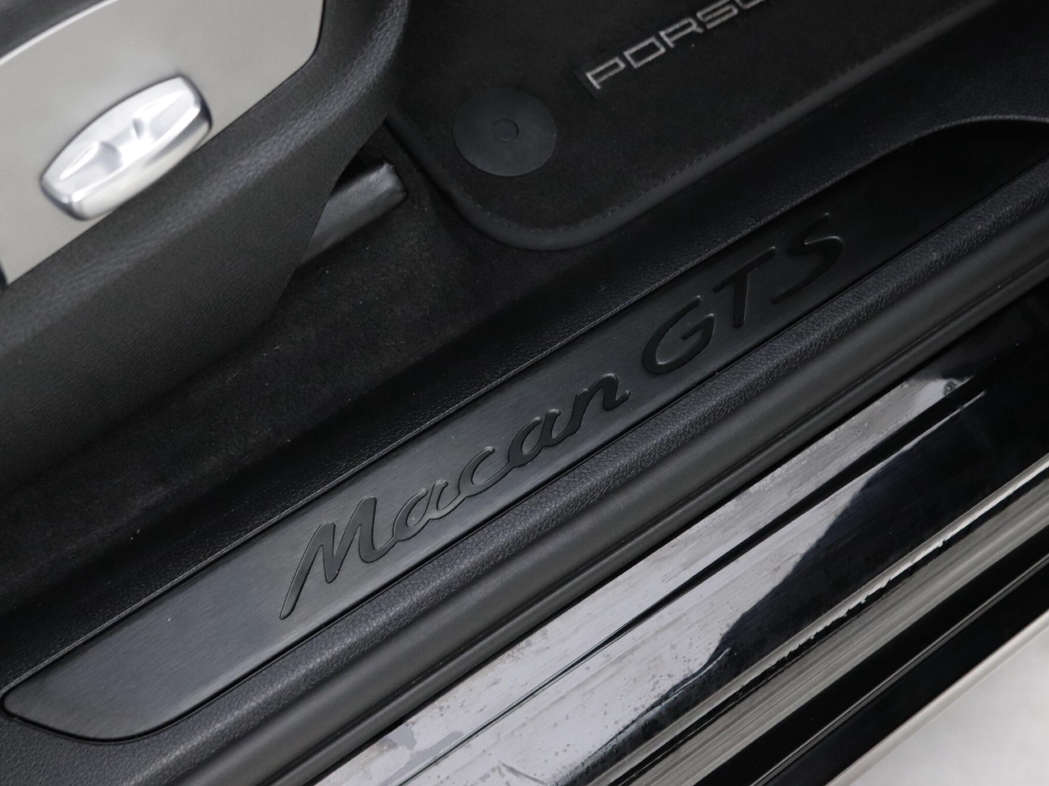 Porsche Macan view 26