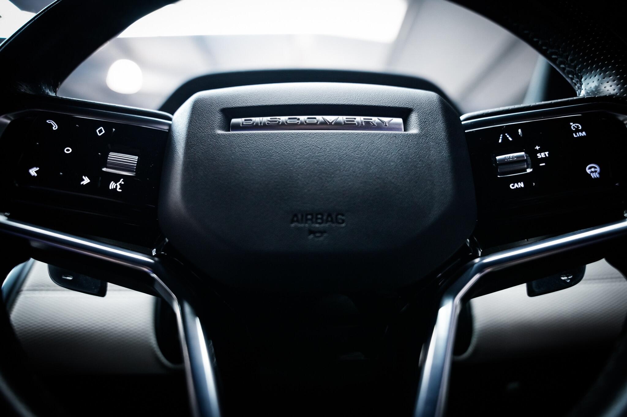 Land Rover Discovery Sport view 45