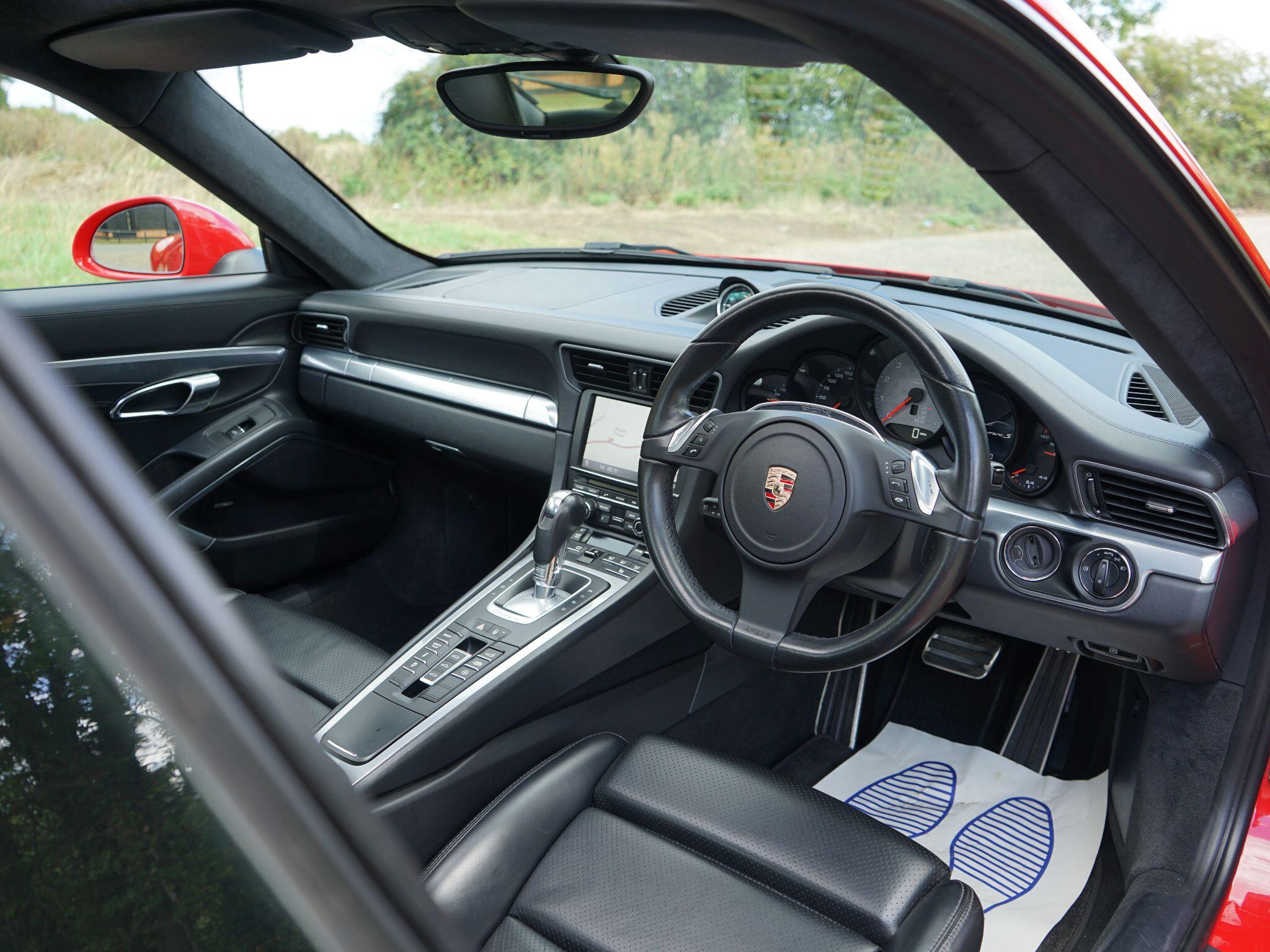 Porsche 911 view 23