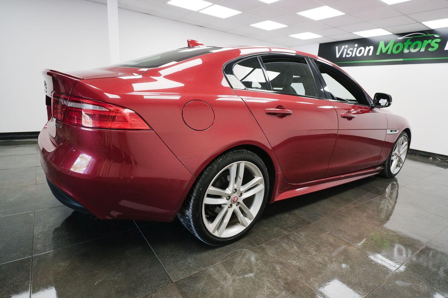 Jaguar Xe view 4