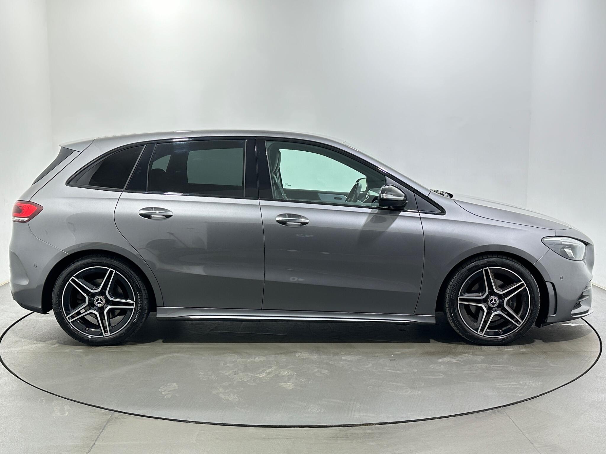 Mercedes-Benz B-Class view 9
