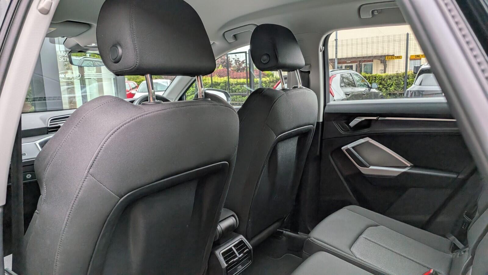 Audi Q3 view 23