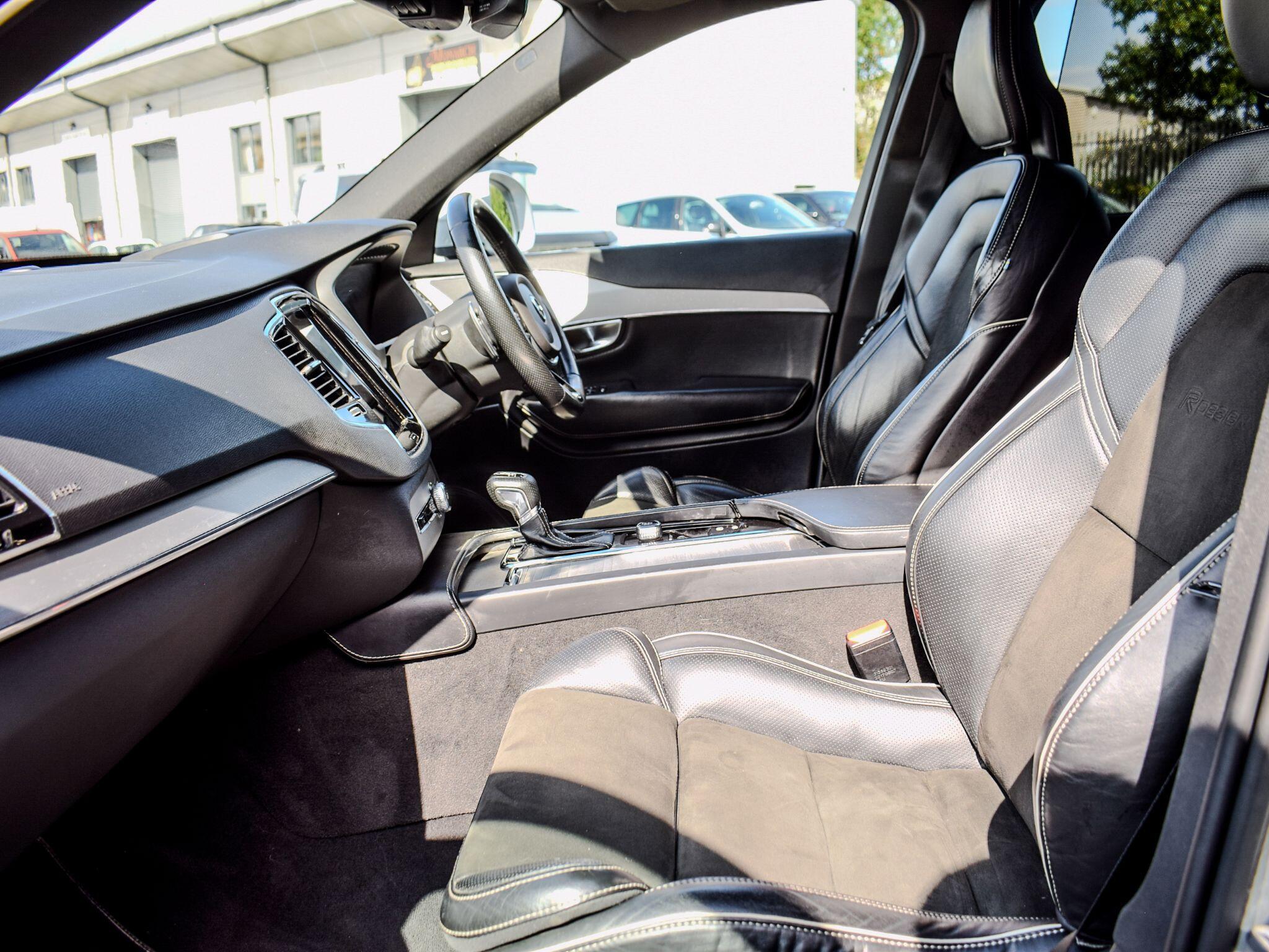 Volvo XC90 view 13