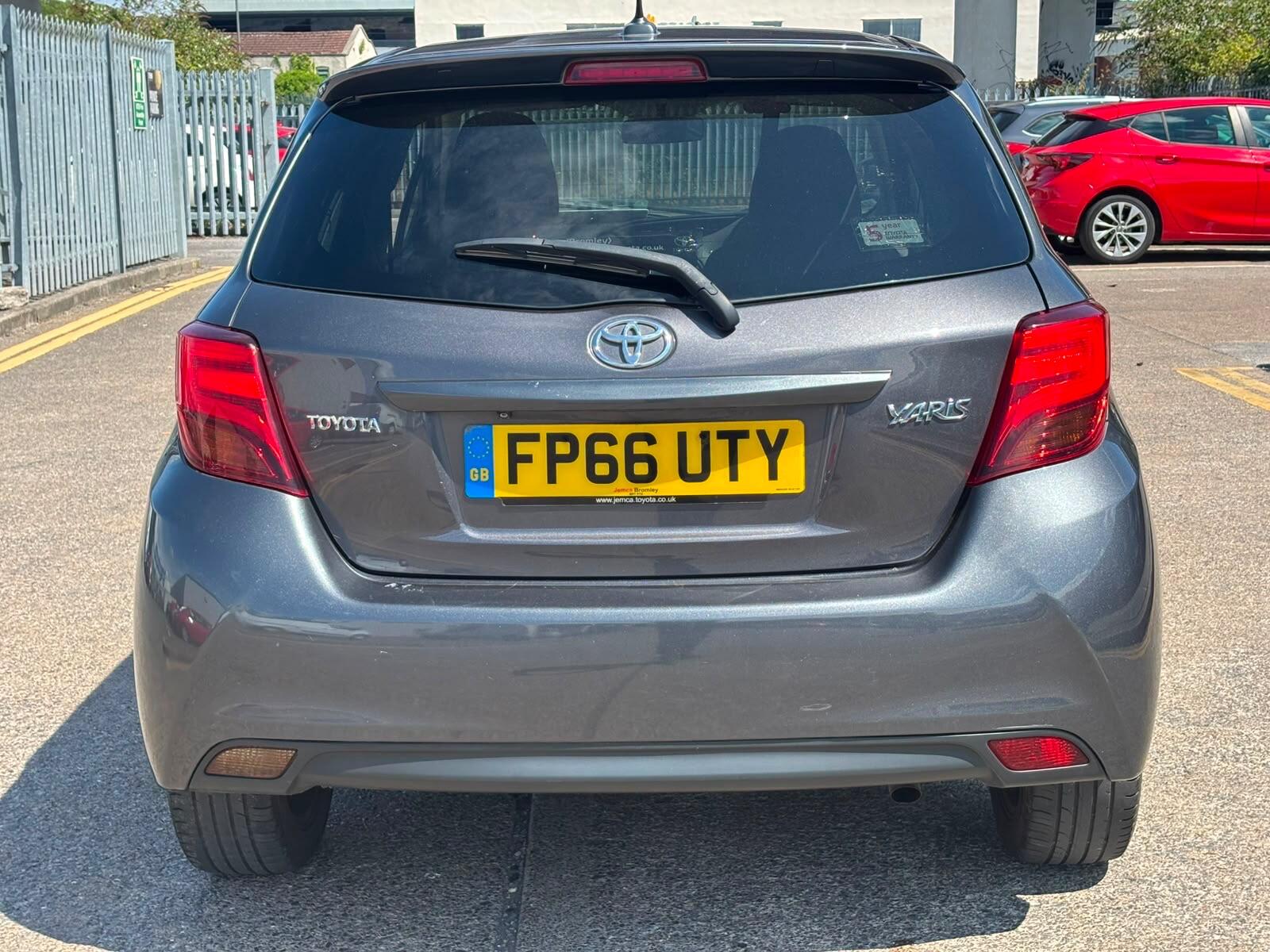 Toyota Yaris view 15