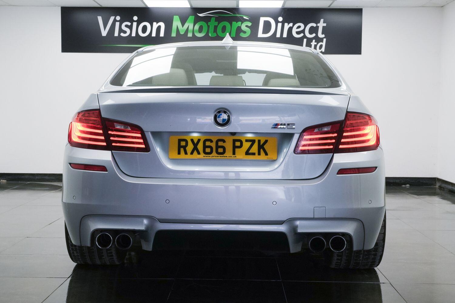 BMW M5 view 3