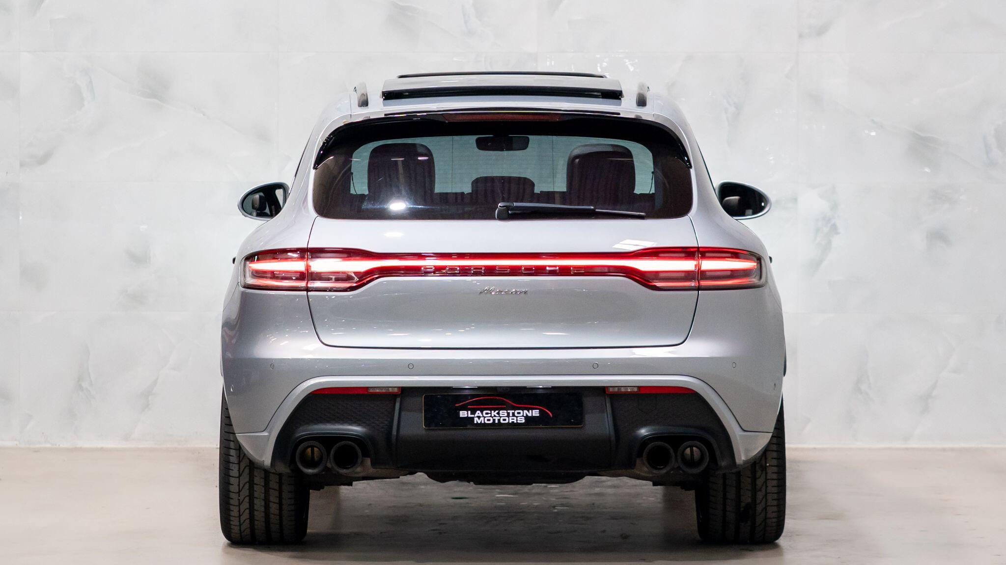 Porsche Macan view 7