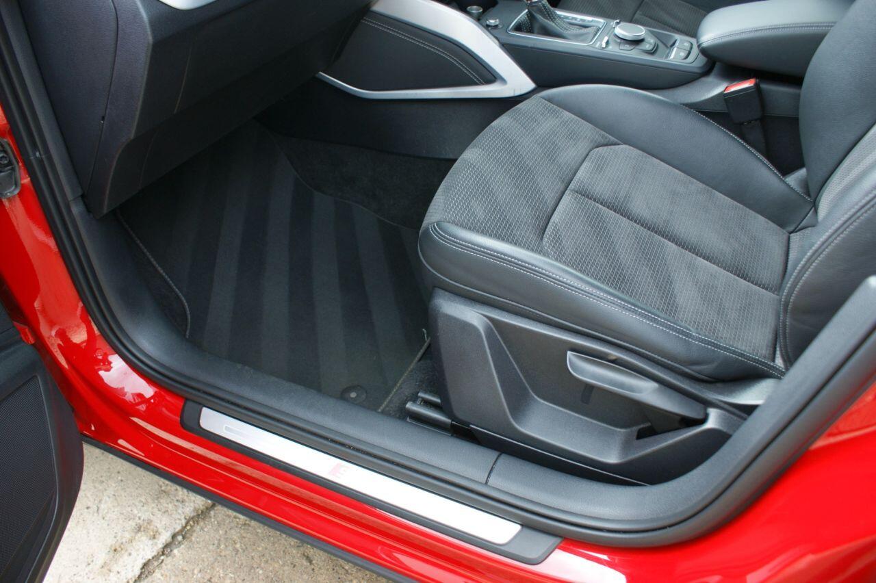 Audi SQ2 view 28