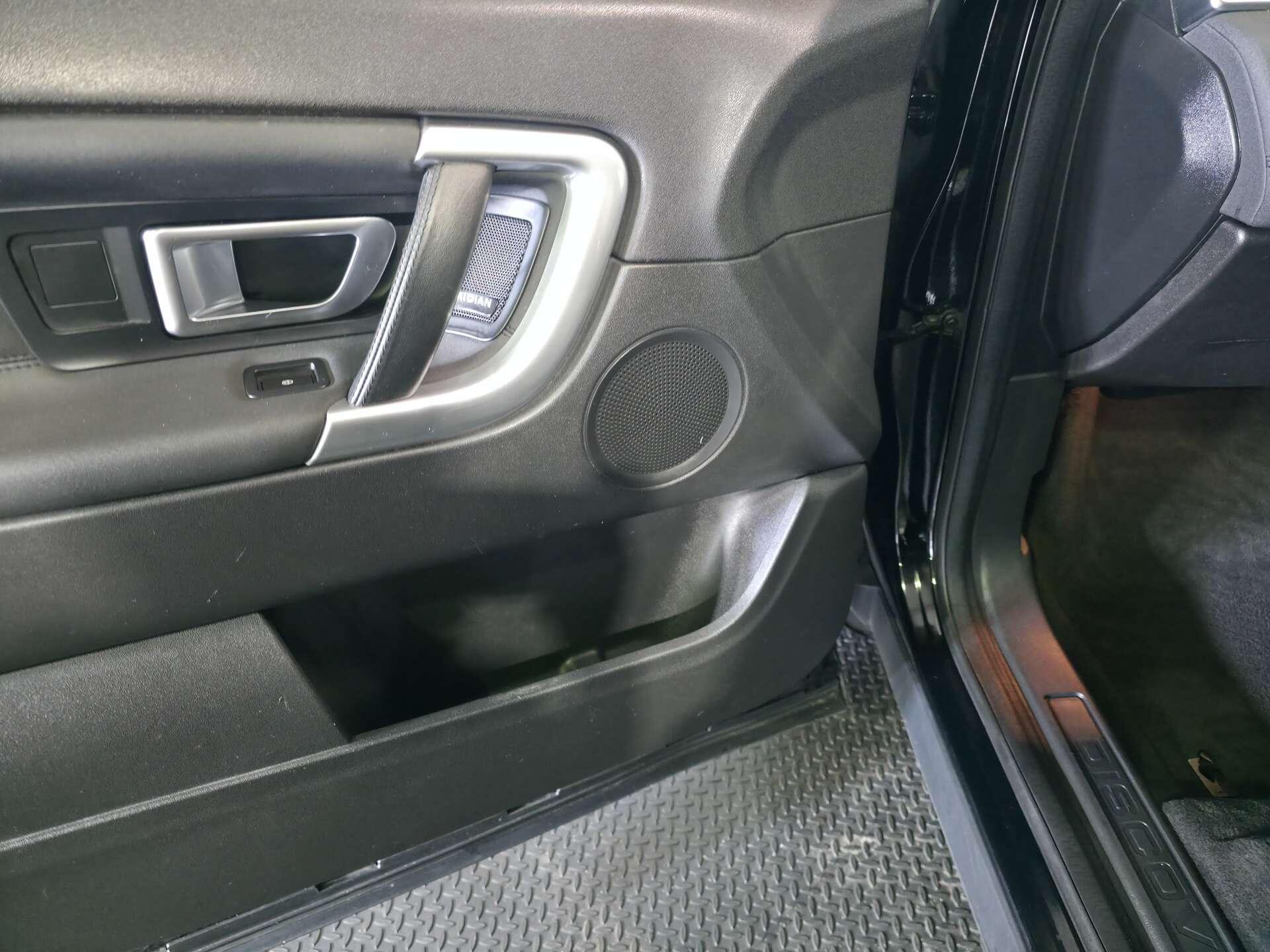 Land Rover Discovery Sport view 65