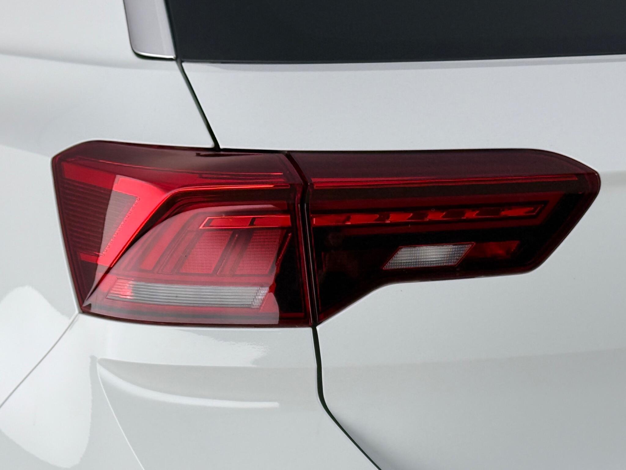 Volkswagen T-Roc view 11
