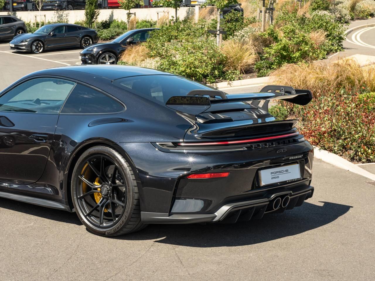 Porsche 911 view 8