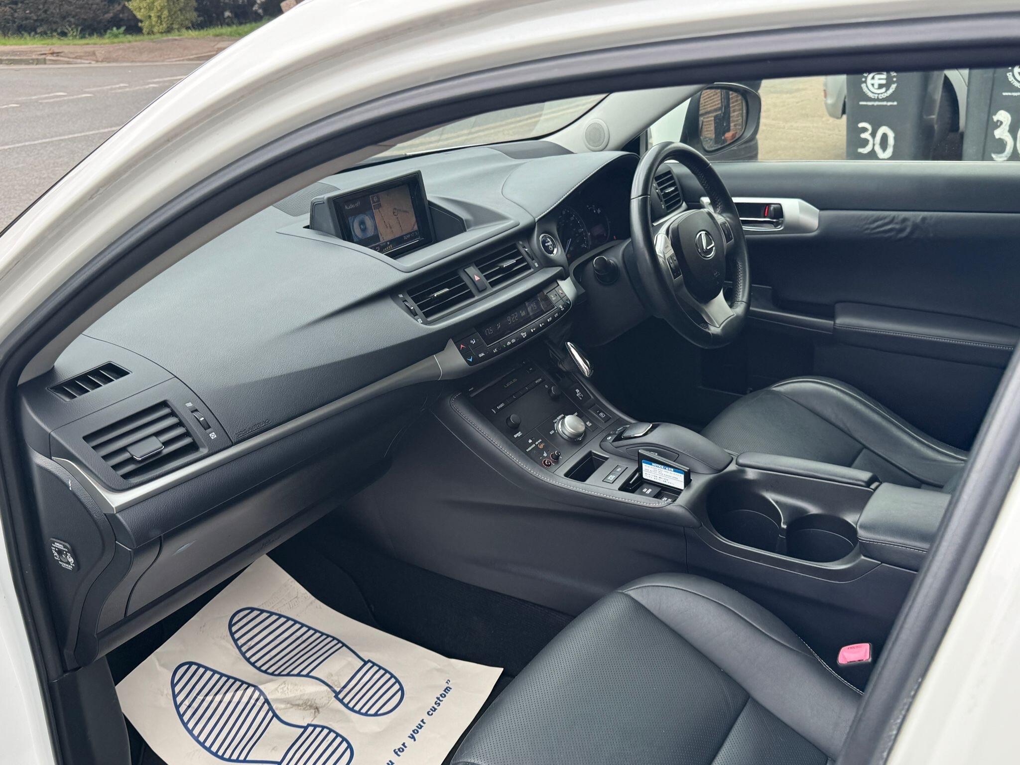 Lexus CT view 10