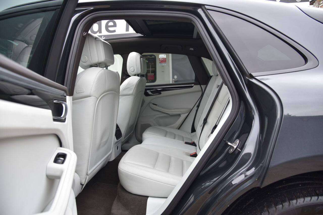 Porsche Macan view 26