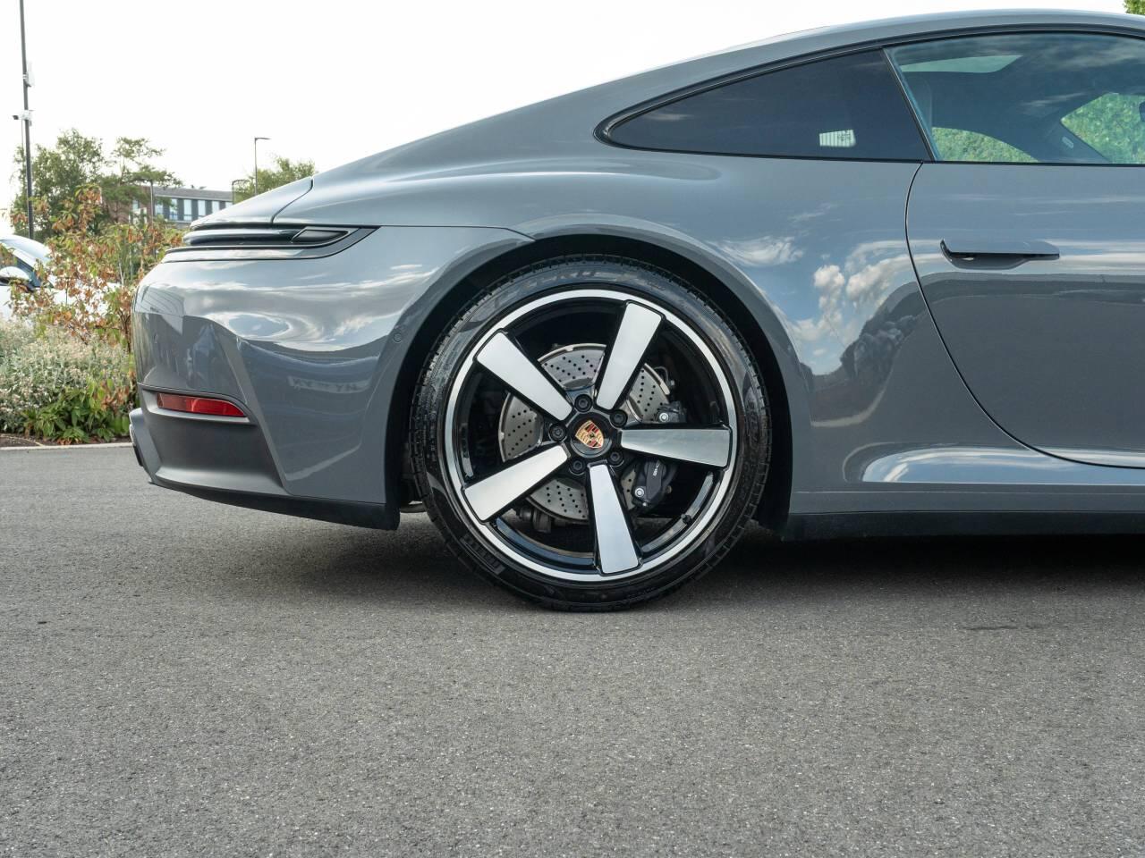 Porsche 911 view 13