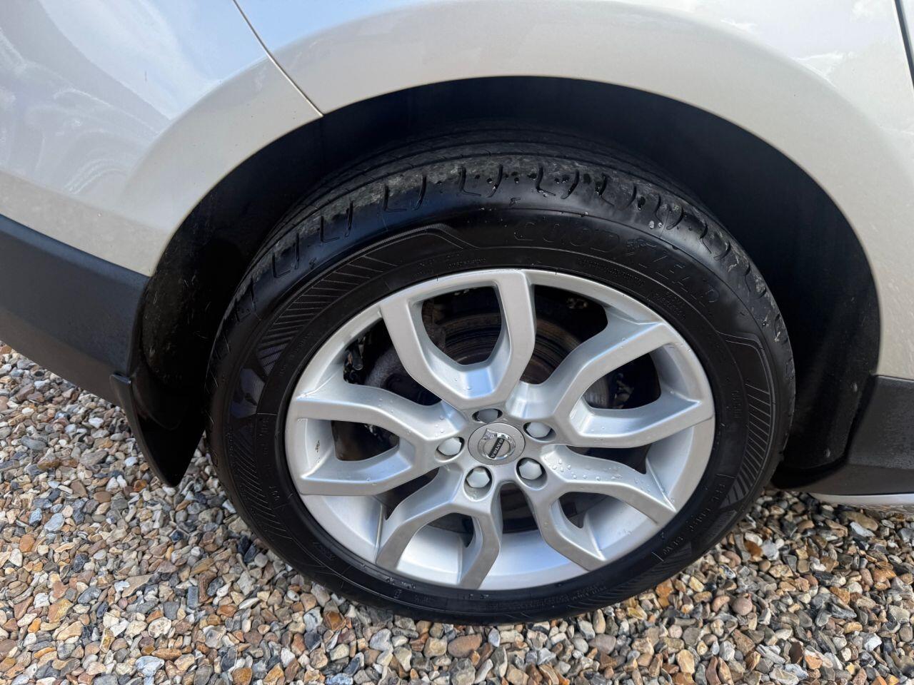 Volvo V40 Cross Country view 27