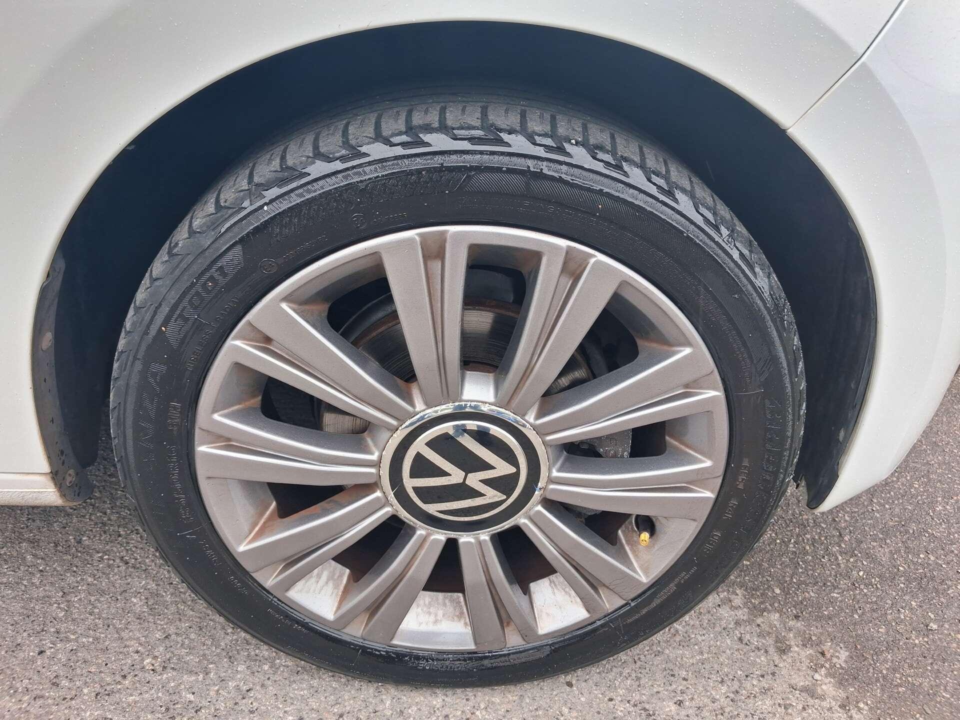 Volkswagen up! view 17