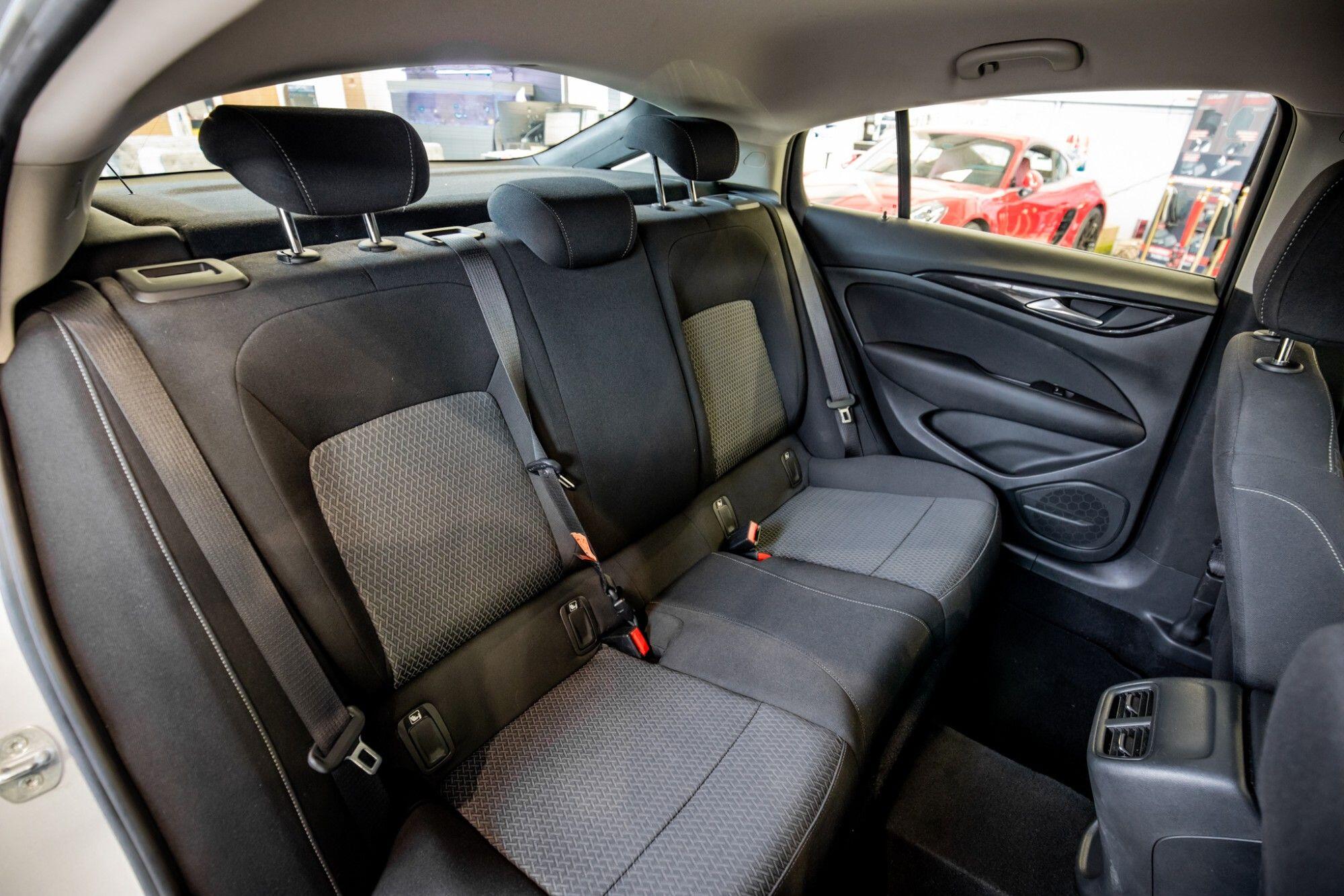Vauxhall Insignia view 16