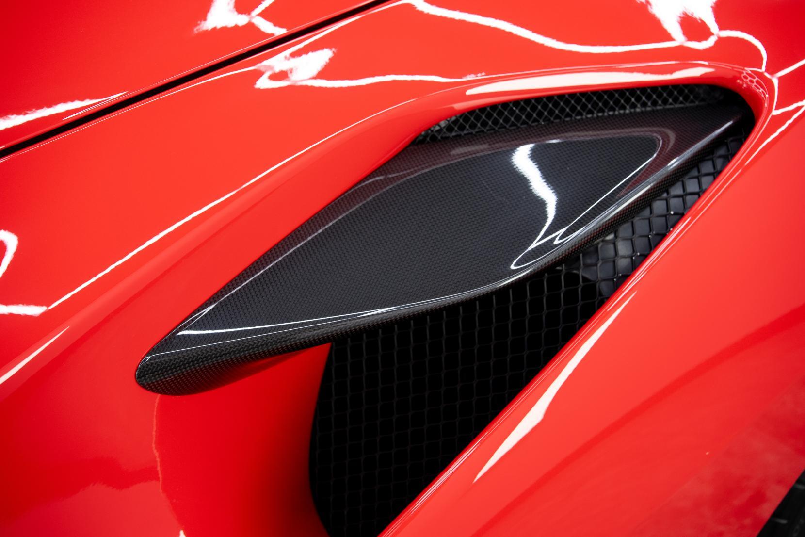 Ferrari F8 Spider view 33