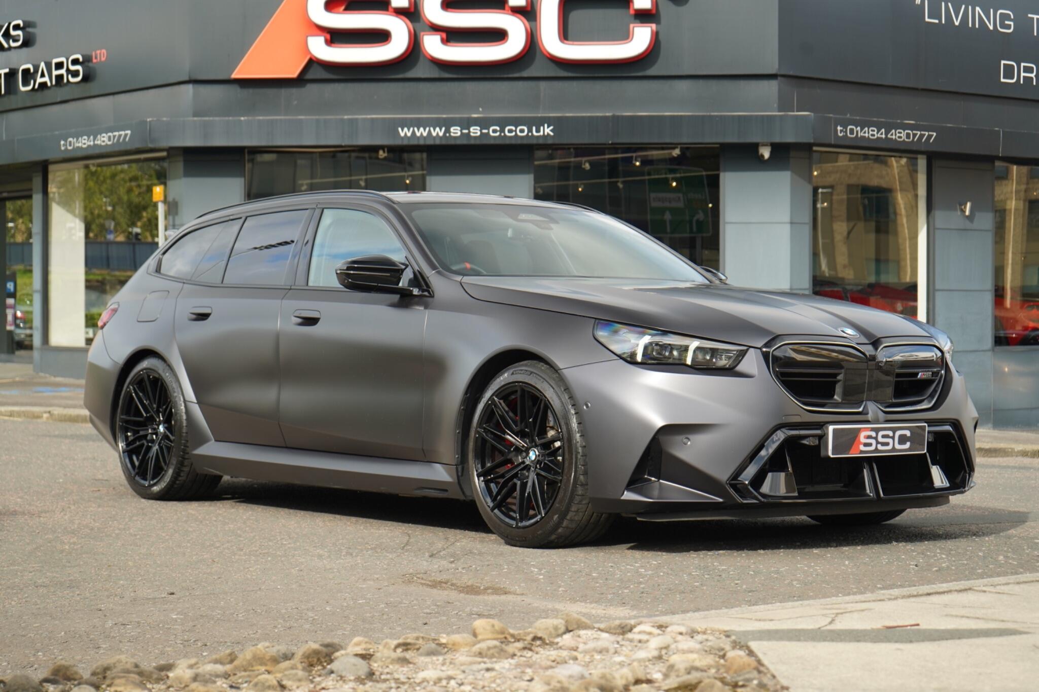 BMW M5 view 4