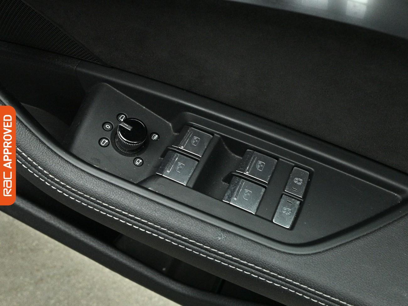 Audi E-Tron view 28