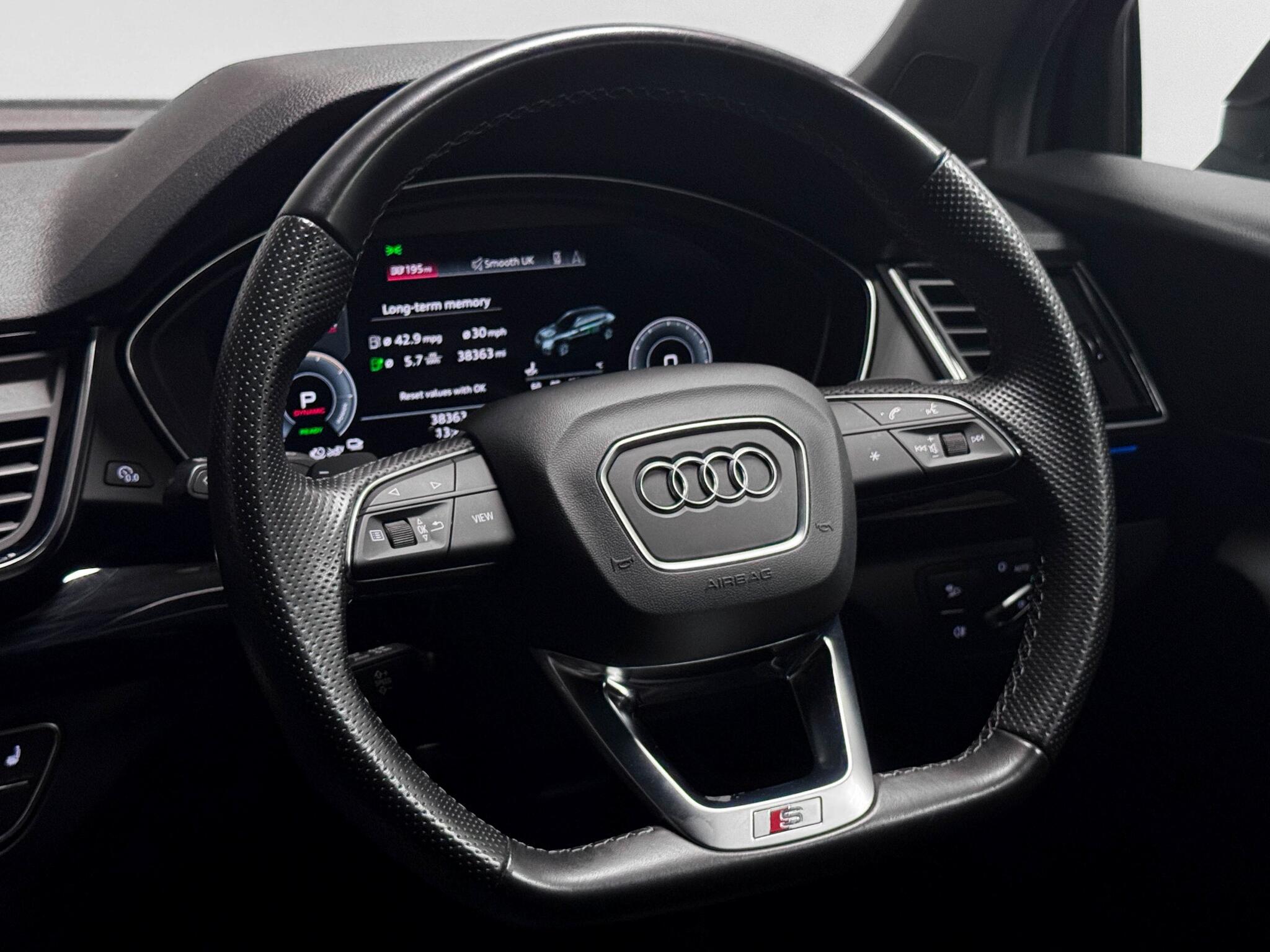 Audi Q5 view 17