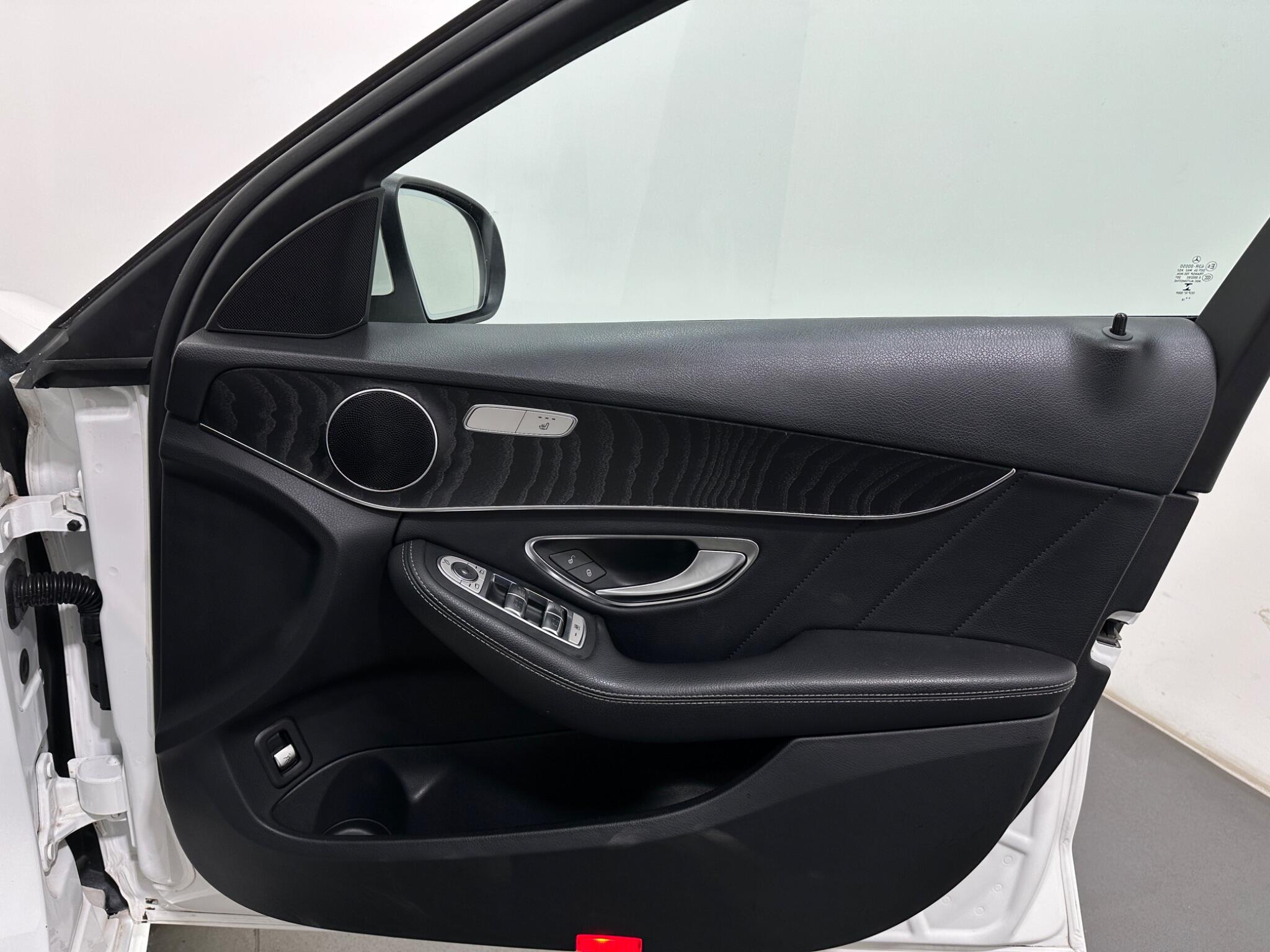 Mercedes-Benz C Class view 35