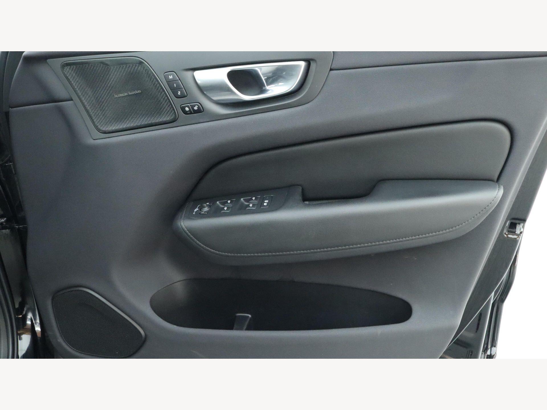 Volvo XC60 view 28