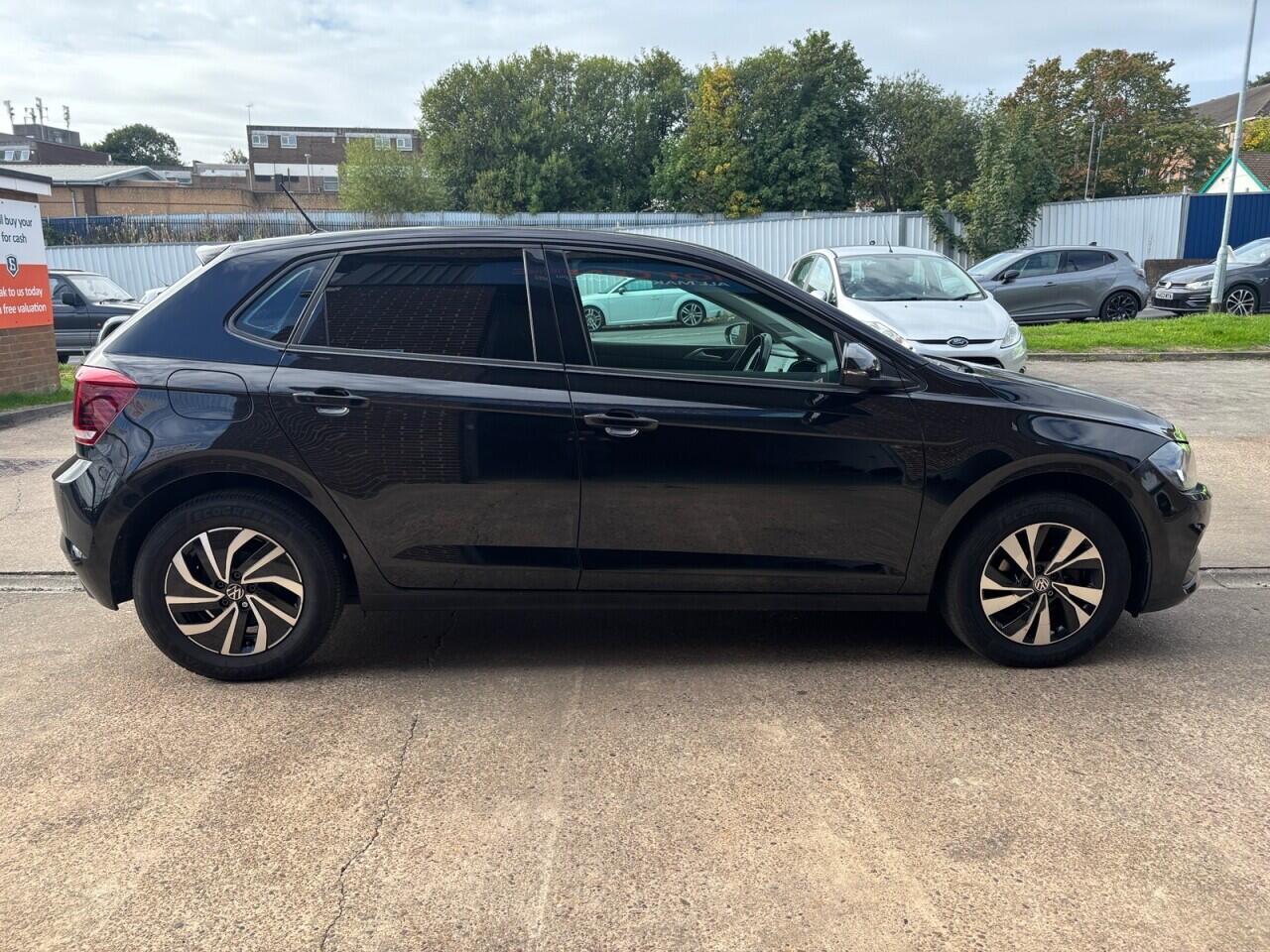 Volkswagen Polo view 8