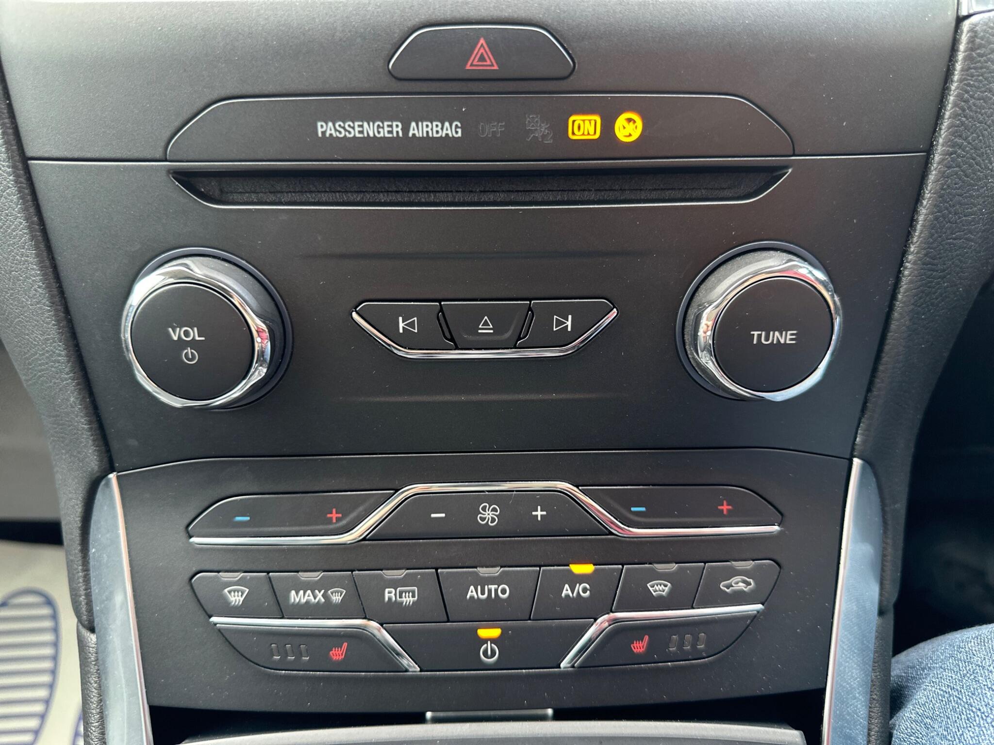 Ford S-Max view 12