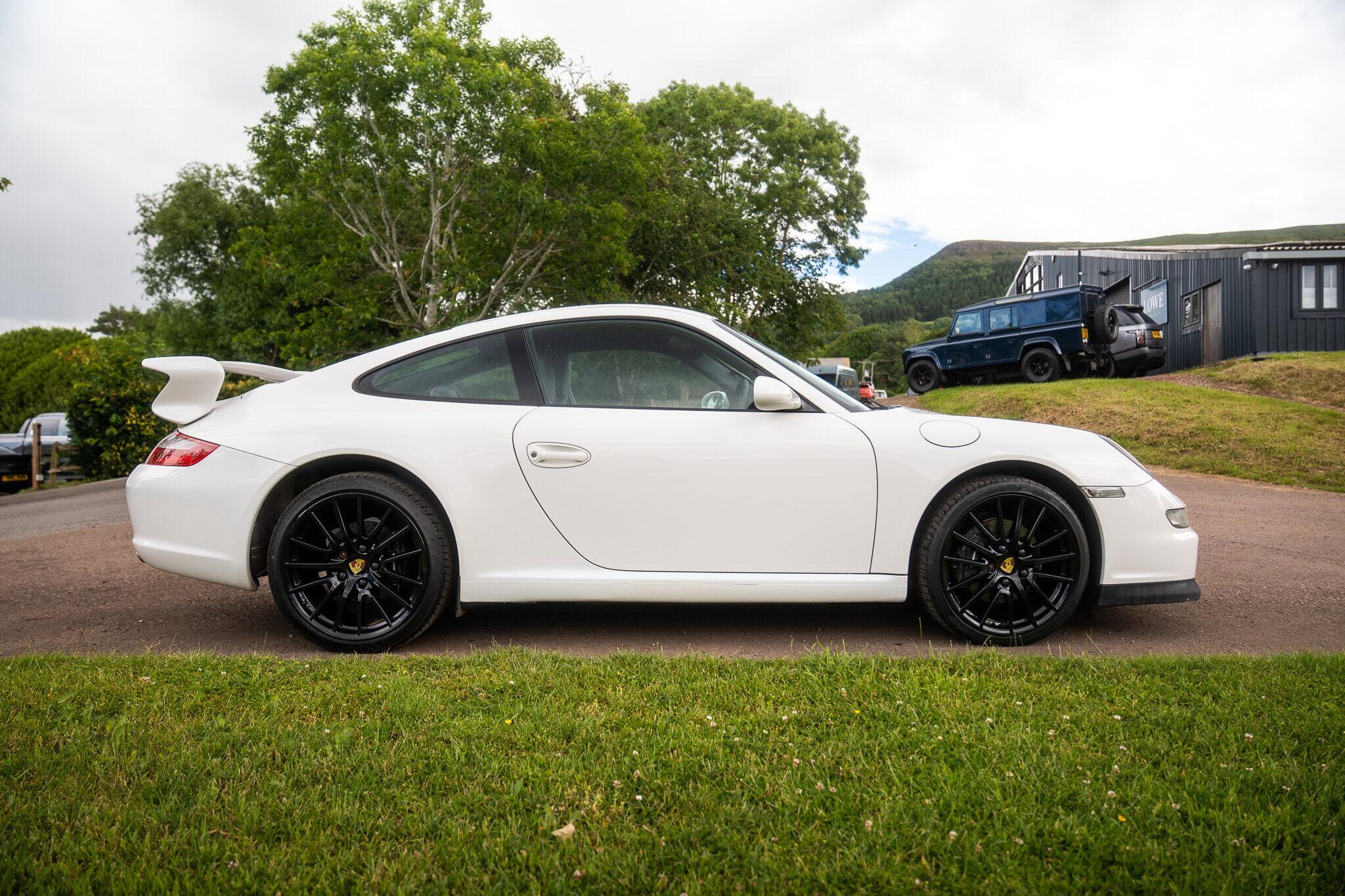 Porsche 911 view 4