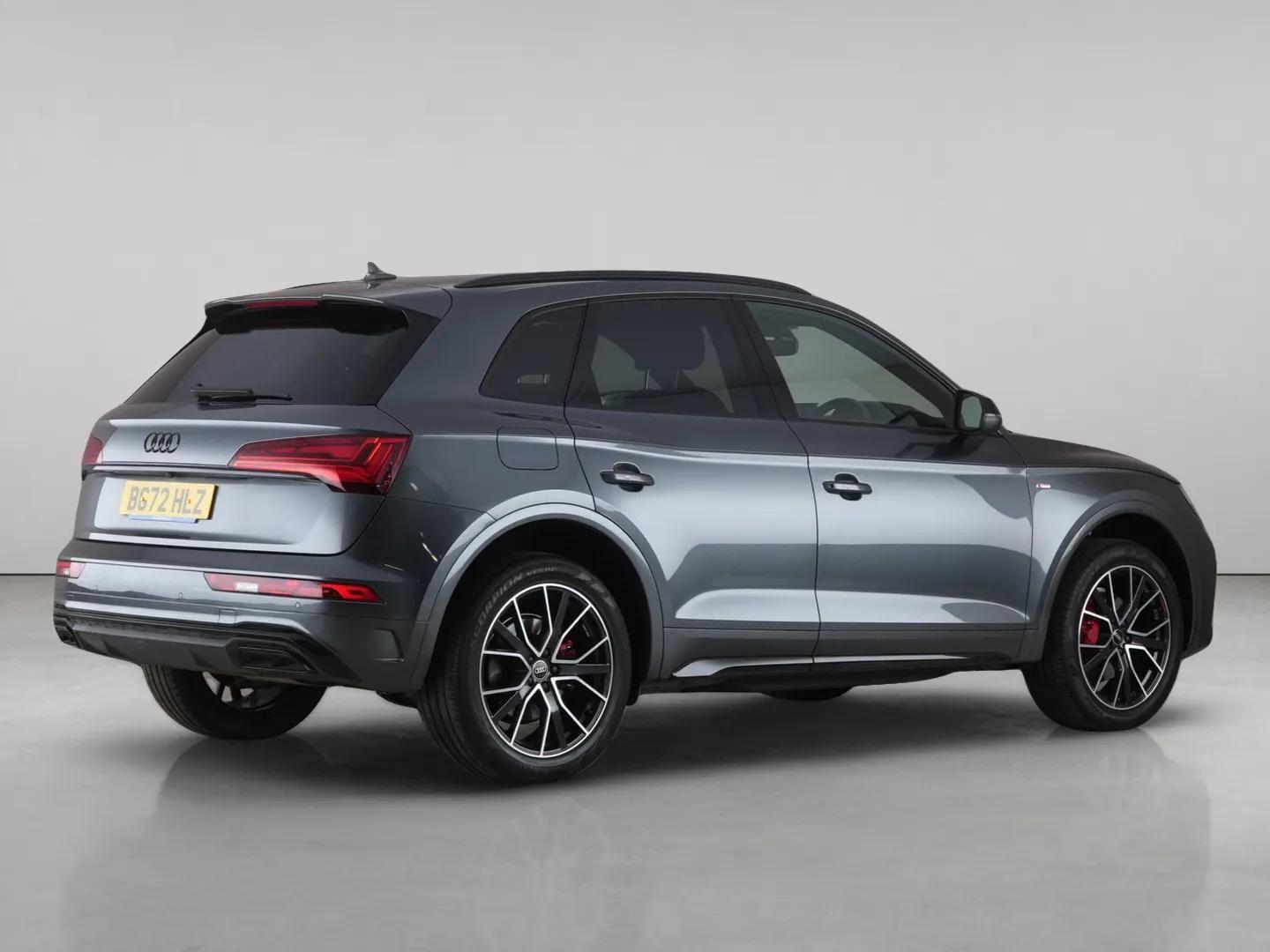 Audi Q5 view 12