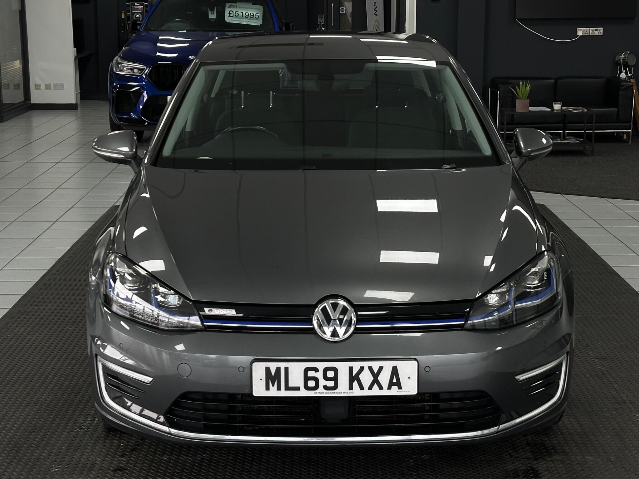 Volkswagen E-Golf view 4