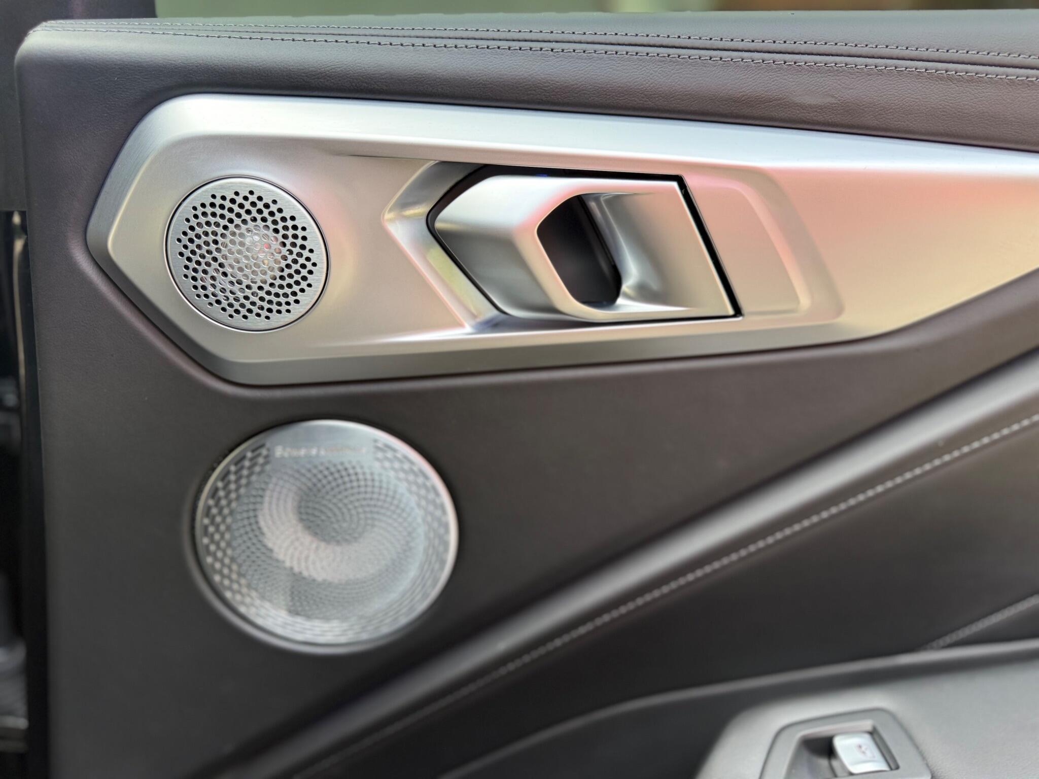 BMW XM view 27