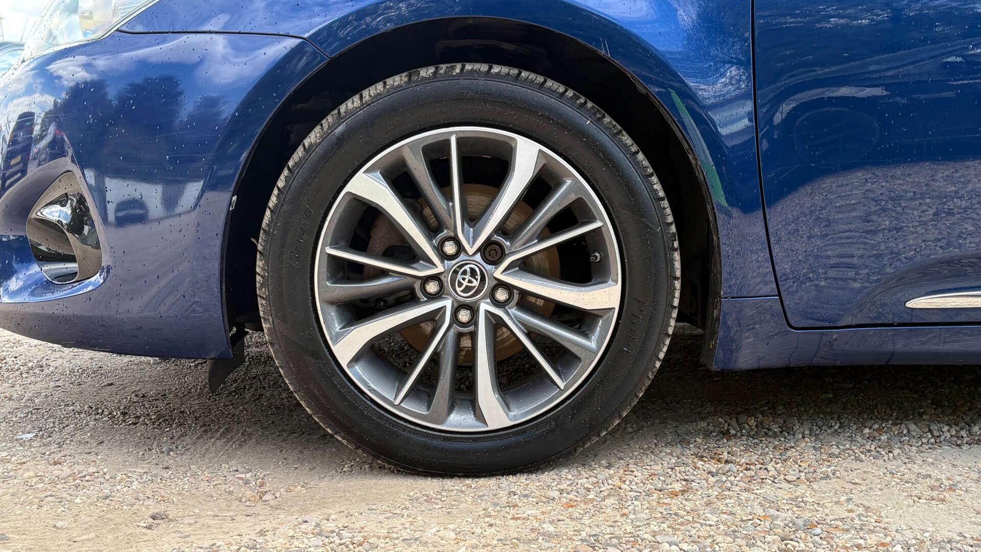 Toyota Avensis view 33