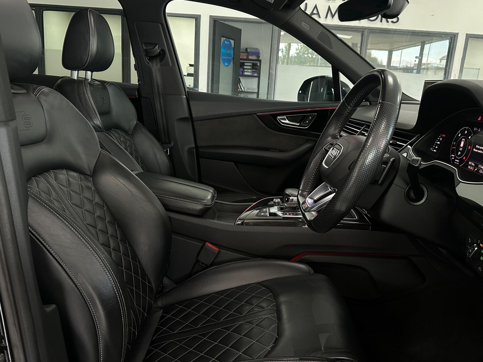 Audi Q7 view 22