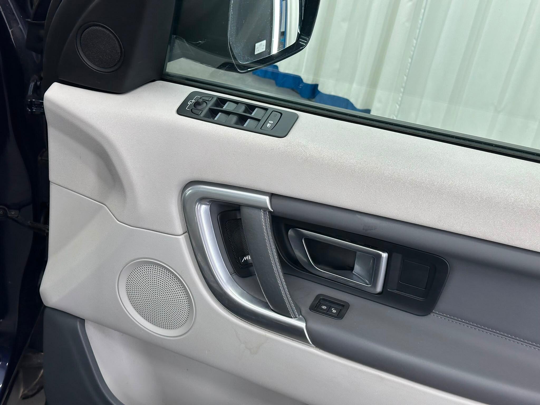 Land Rover Discovery Sport view 40