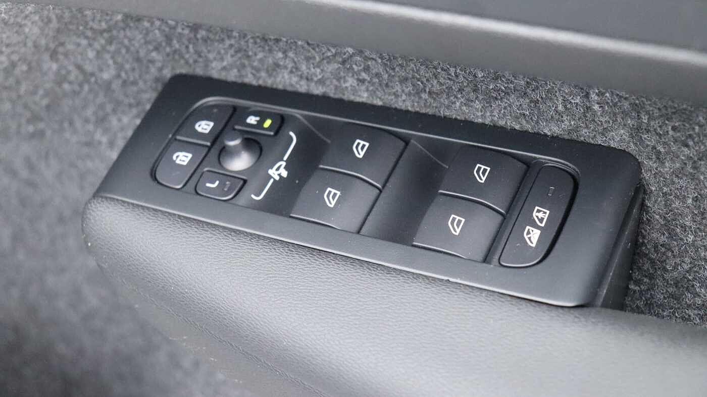 Volvo XC40 view 25