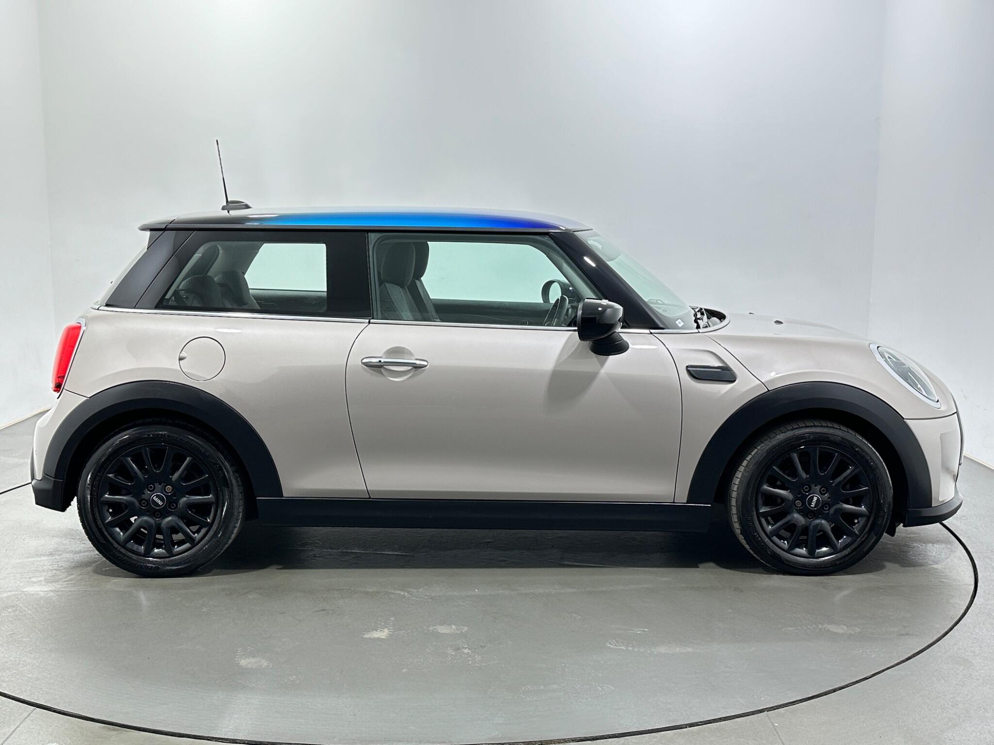 Mini Hatch view 9