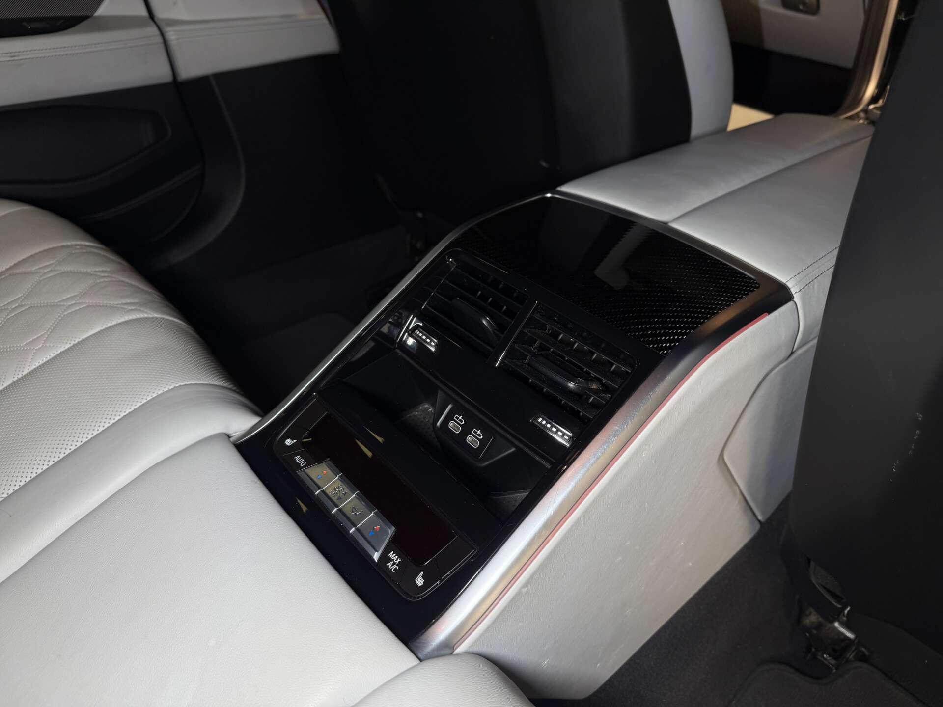 BMW M8 view 18