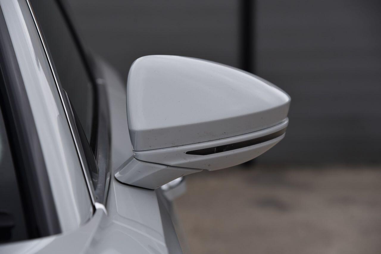 Audi A8 view 17
