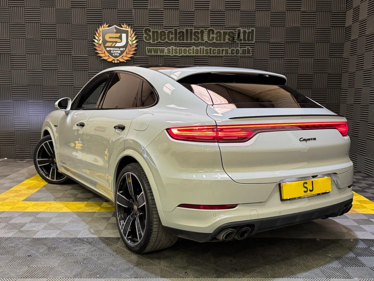 Porsche Cayenne view 9