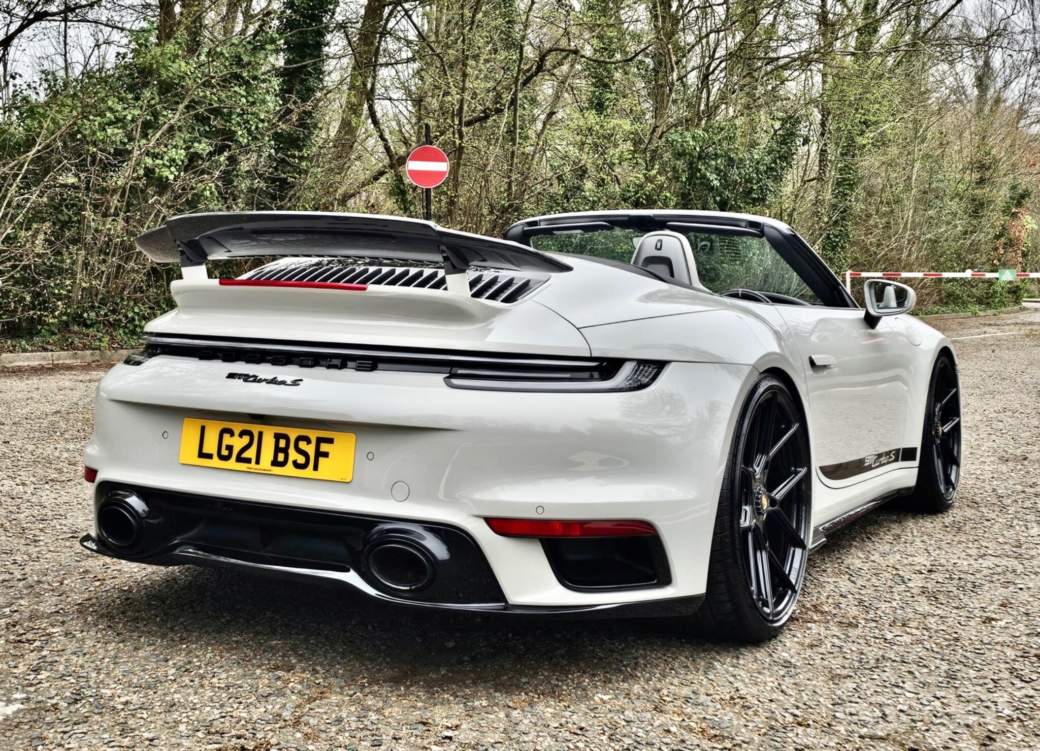 Porsche 911 view 19