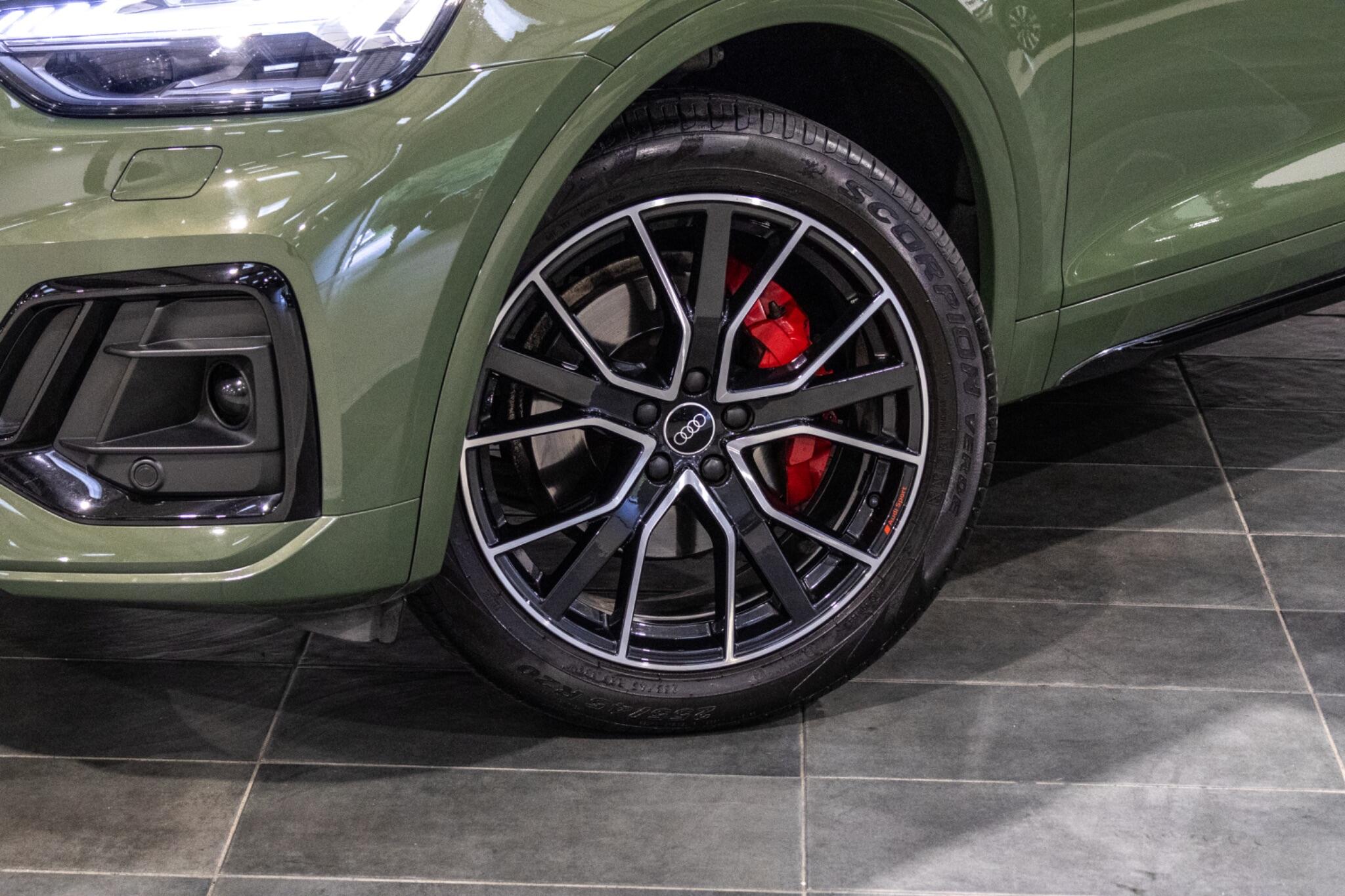 Audi Q5 view 10