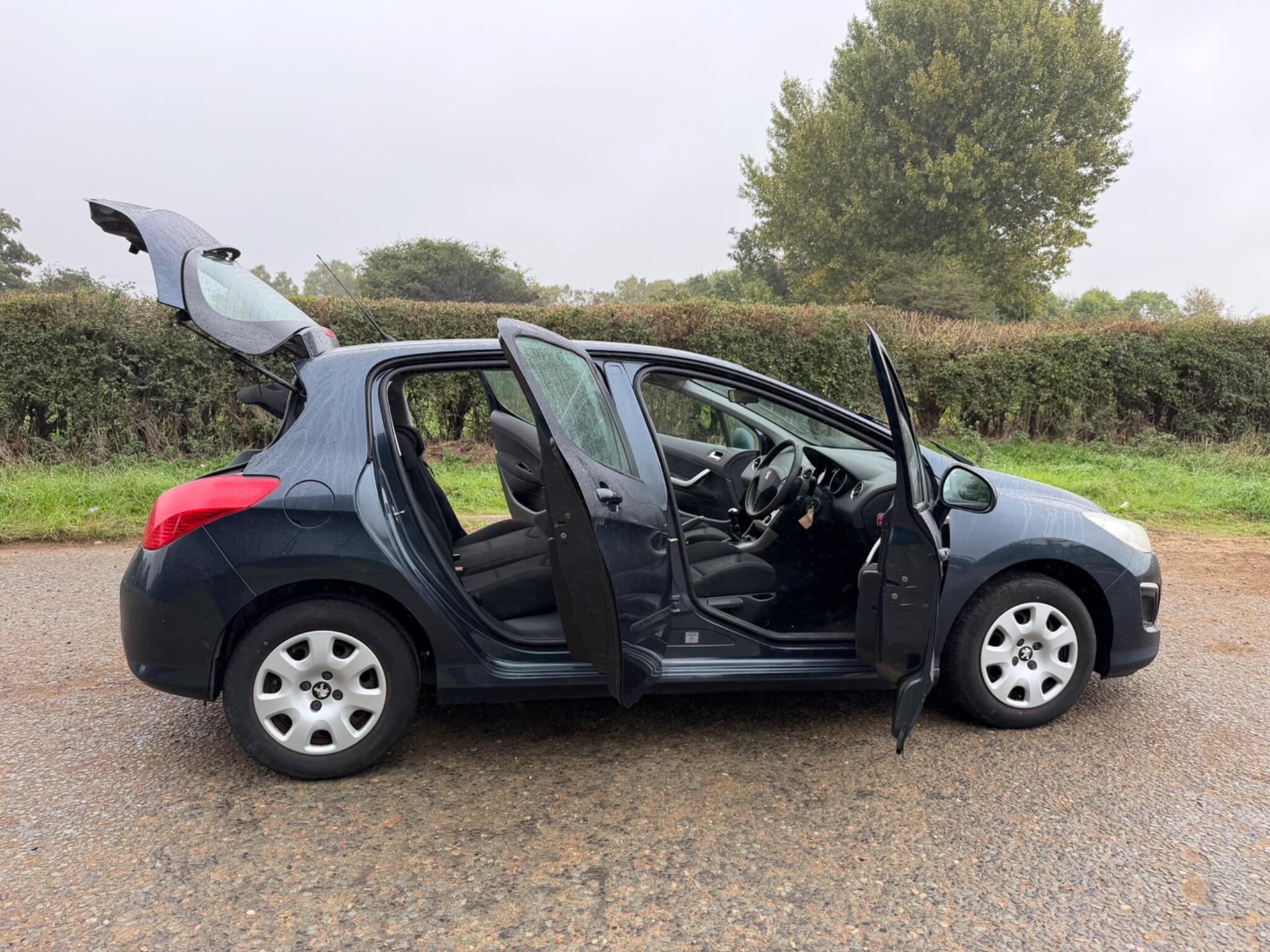 Peugeot 308 view 4