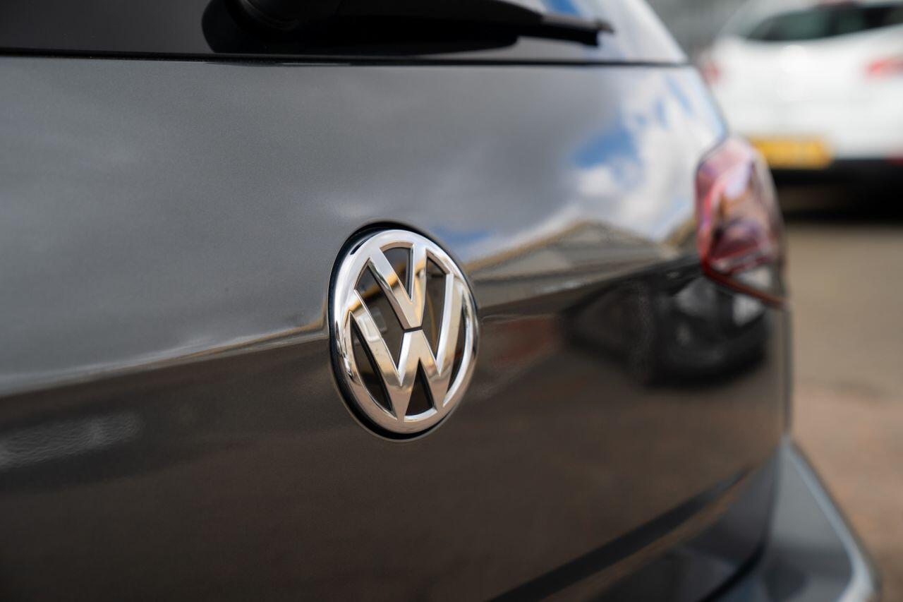 Volkswagen Golf view 95