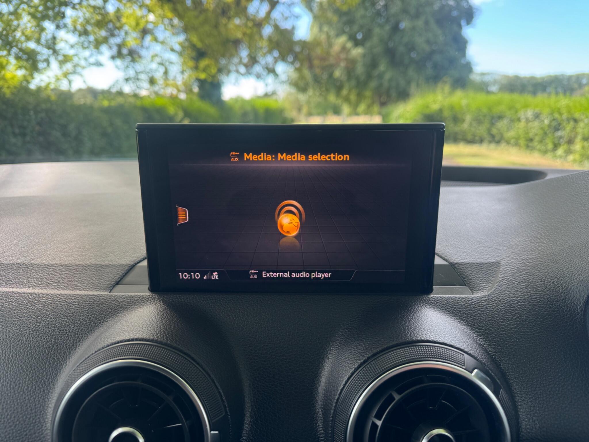 Audi Q2 view 59