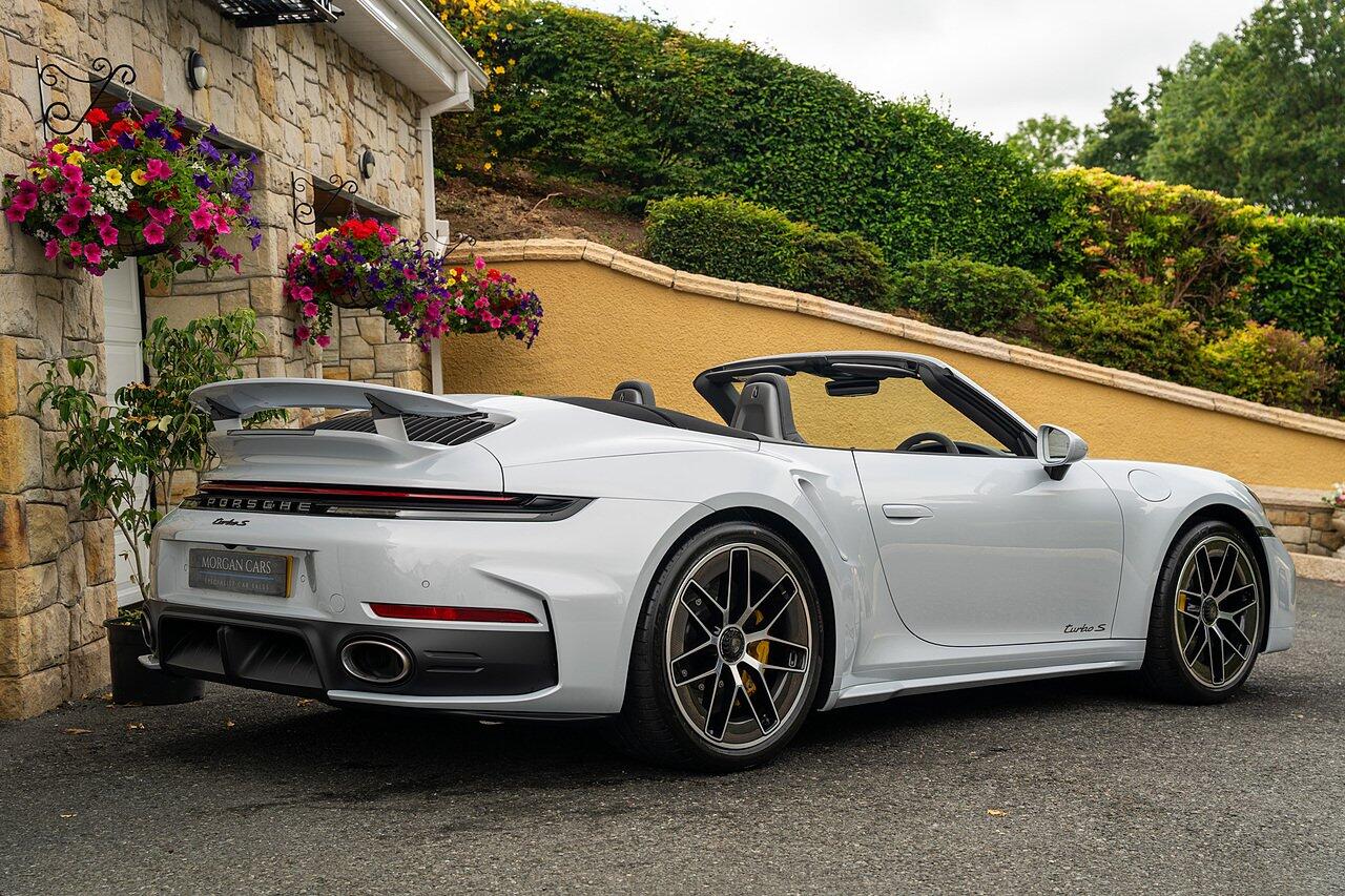 Porsche 911 view 23