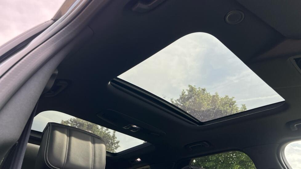 Land Rover Discovery view 32